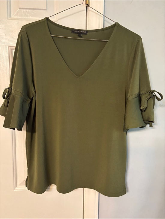 Banana Republic Tops - Banana Republic Olive V-Neck Flutter Sleeve Tunic
